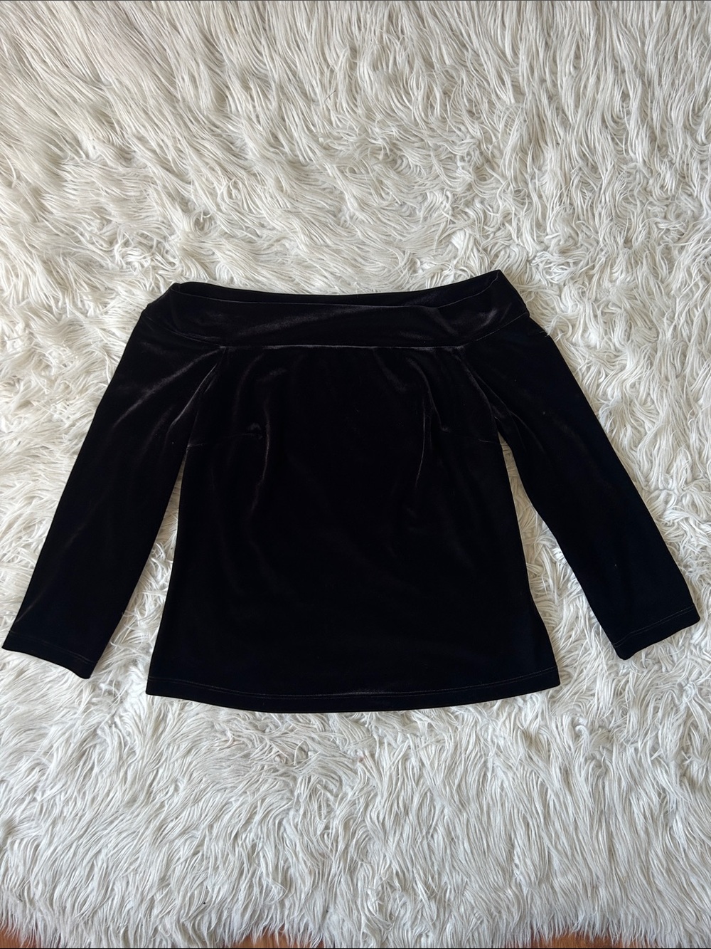 Vampy Black Velvet Off The Shoulder Top - Picture 4 of 6
